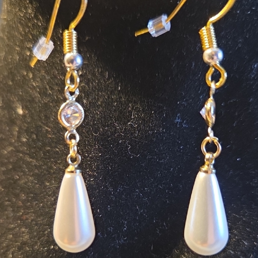 Gold‑Tone Pearl Teardrop Drop Earrings with Clear Accent